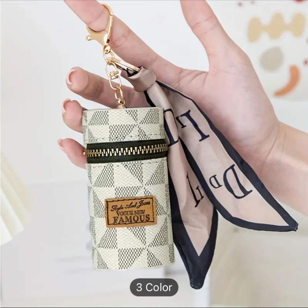 NWT windmill pattern bucket bag key chain/purse